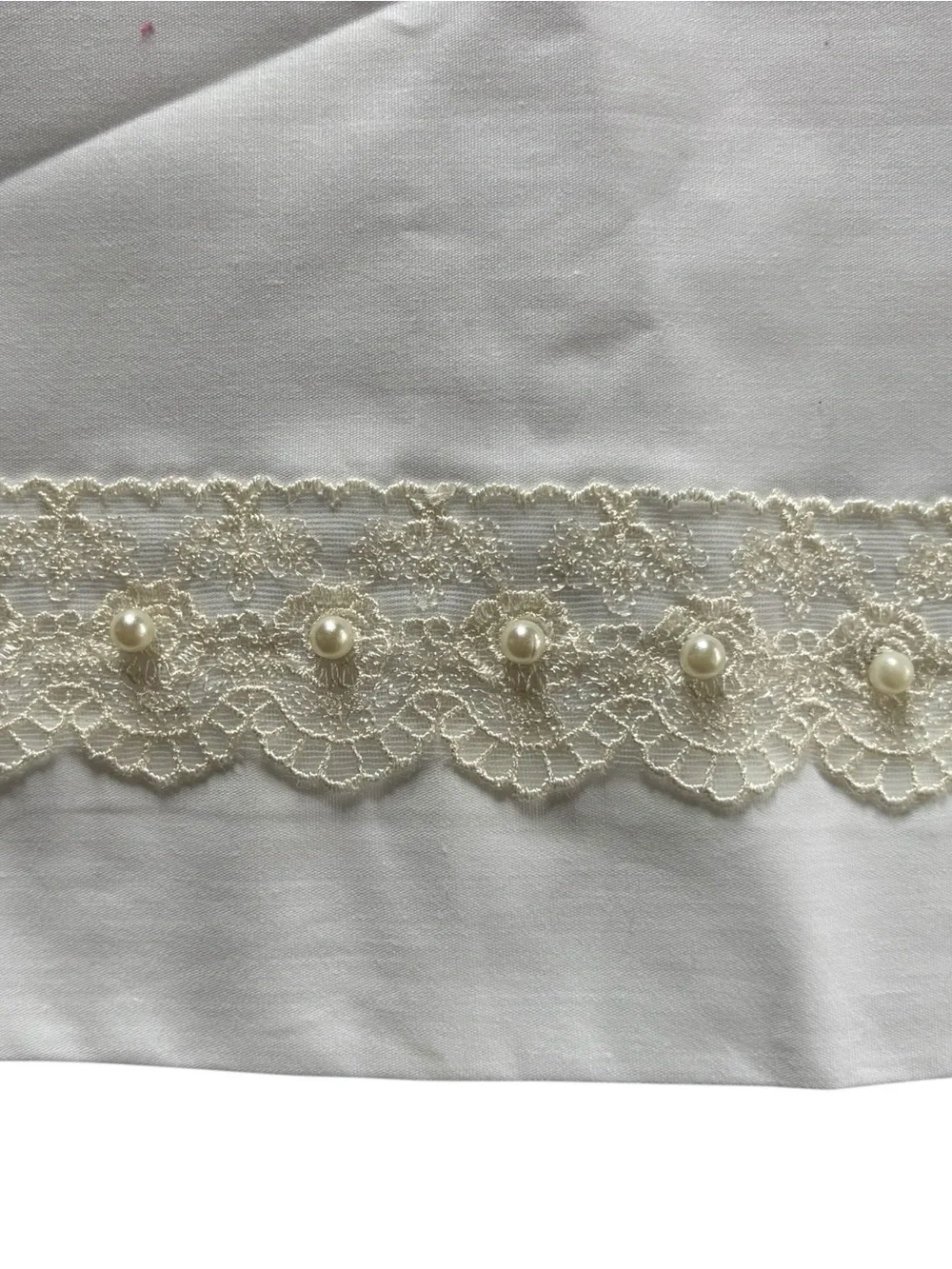 Set 2 White Cotton Blend Crisp Pillowcases Embellished W/Lace Faux Pearl Beads